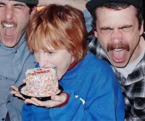 Paramore eating a cupcake, Photo Credit: Instagram/Paramore